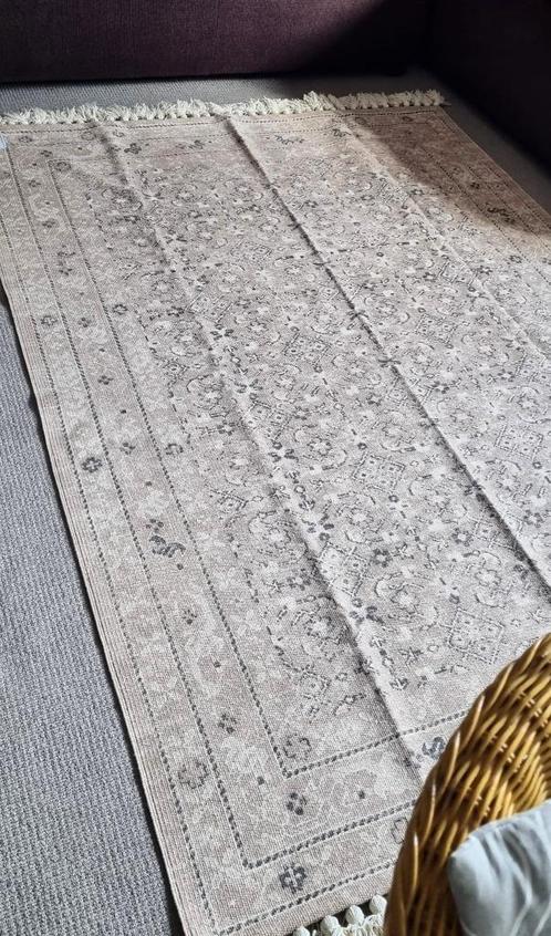 Gedessineerd vloerkleed met franje van H&M, 140X200cm, Huis en Inrichting, Stoffering | Tapijten en Kleden, Zo goed als nieuw
