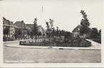 Vriezenveen (Ov.) Platanenplein, gelopen 1949, Verzamelen, Ansichtkaarten | Nederland, Ophalen of Verzenden, 1940 tot 1960, Gelopen