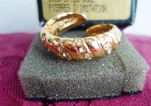 AVON ring. Goldplated met rondom strass steentjes . Jaren'70, Sieraden, Tassen en Uiterlijk, Ringen, Nieuw, 19 tot 20, Goud, Ophalen of Verzenden