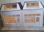 Twee poppenhuis winkels naast elkaar met verlichting., Verzamelen, Poppenhuizen en Toebehoren, Ophalen, Gebruikt, Poppenhuis