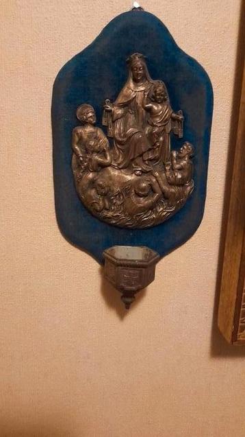 Wijwaterbakje tinlegering in een redelijke staat. beschikbaar voor biedingen