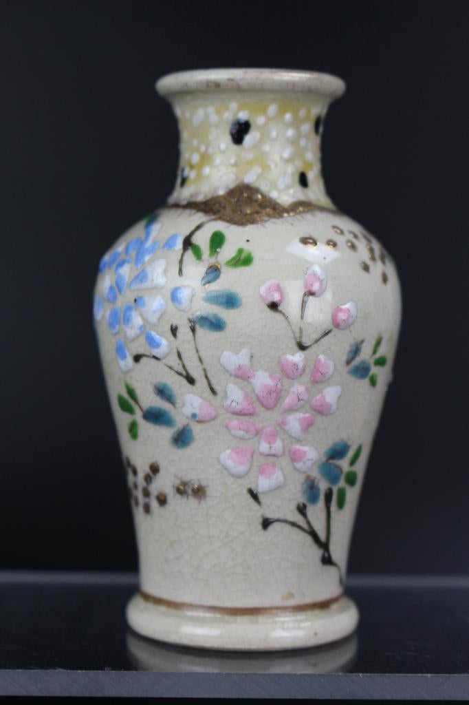 Japans porselein Satsuma miniatuur vaasje Meiji 19e eeuw, Antiek en Kunst, Antiek | Porselein, Ophalen of Verzenden