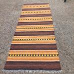 Vintage zweeds vloerkleed, retro Plastmatta. 86 x 220 cm., Huis en Inrichting, Stoffering | Tapijten en Kleden, Bruin, 200 cm of meer