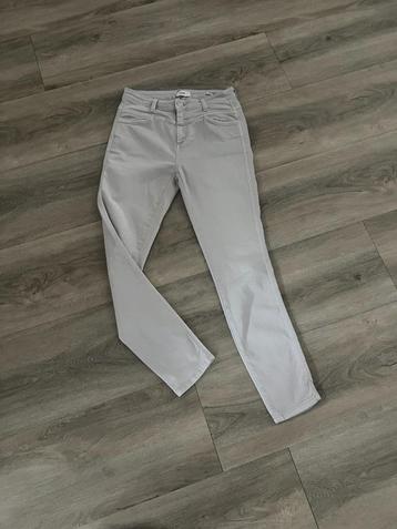 CLOSED   gave jeans   MAAT 28  ALS NIEUW beschikbaar voor biedingen