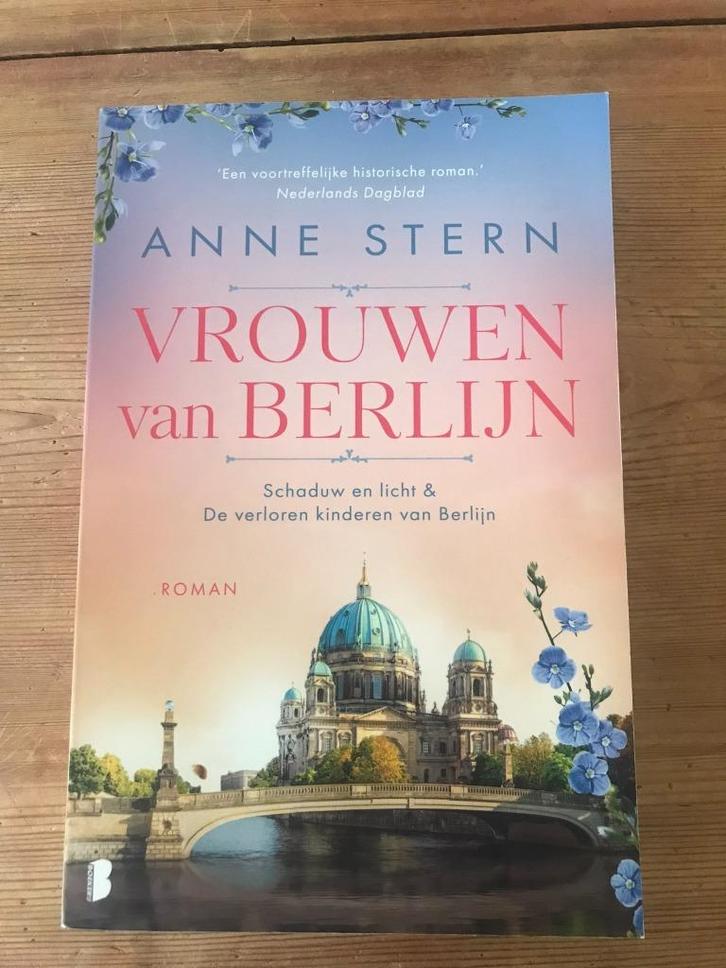 Anne Stern. Vrouwen van Berlijn. Deel 1 en 2., Boeken, Romans, Zo goed als nieuw, Nederland, Ophalen of Verzenden