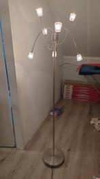 Prachtige moderne vloerlamp met verschillende los lampjes, Huis en Inrichting, Lampen | Vloerlampen, Ophalen, Zo goed als nieuw