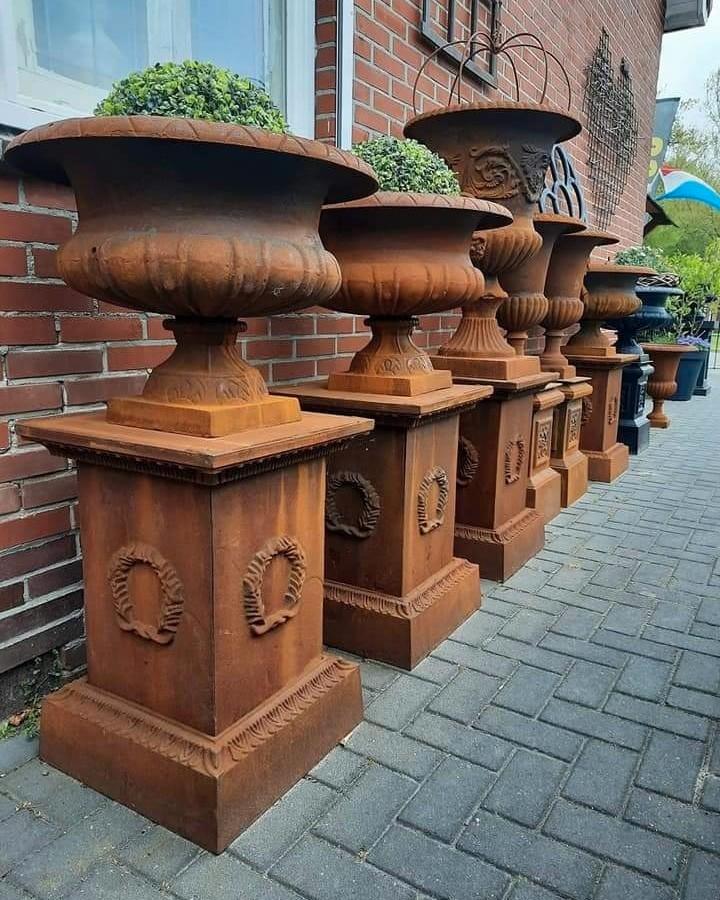 Gietijzeren tuinvazen tuinvaas bloempot bloembak op sokkel, Tuin en Terras, Tuinvazen, Nieuw, Ophalen