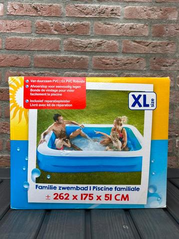 Zo goed als nieuw XL blauw opblaaszwembad beschikbaar voor biedingen