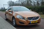 Volvo V60 1.6 T3 Kinetic Org NL/NAP/trekhaak, Voorwielaandrijving, Gebruikt, 150 pk, Origineel Nederlands