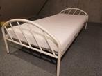 Eenpersoonsbed 90x200cm met matras, Huis en Inrichting, Slaapkamer | Bedden, Ophalen, 90 cm, Eenpersoons, Wit