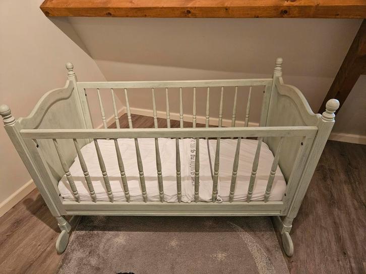 Babykamer met bed inclusief matras, kast en commode, Kinderen en Baby's, Kinderkamer | Bedden, Gebruikt, Minder dan 140 cm, Minder dan 70 cm