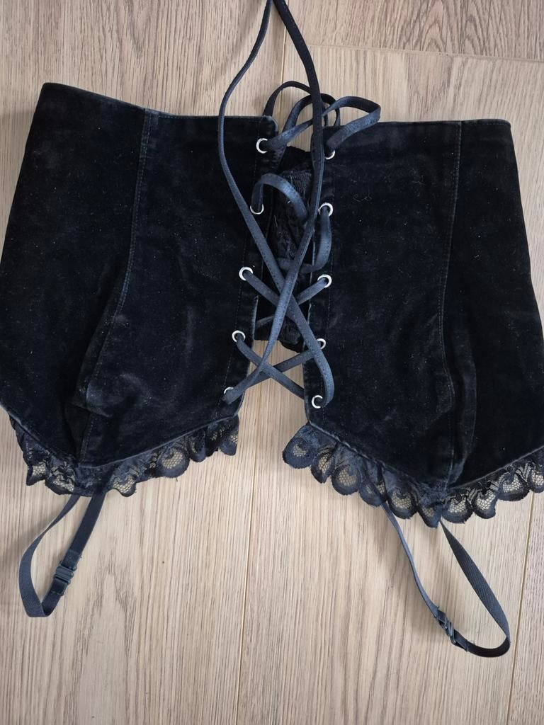 Zwart fluwelen dames veter top, Kleding | Dames, Tops, Maat 38/40 (M), Zwart, Ophalen of Verzenden, Zonder mouw
