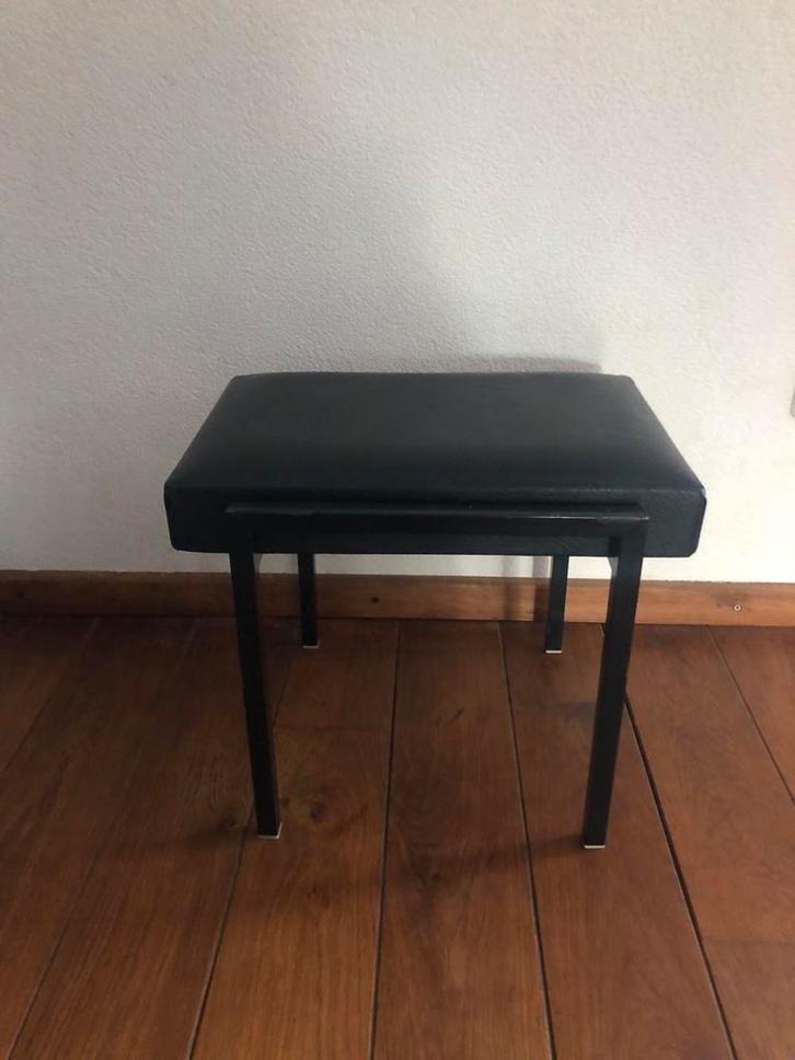 Vintage zwart stalen krukje - 45x35x38.5 cm, Huis en Inrichting, Krukjes, Gebruikt, Ophalen of Verzenden