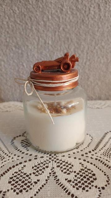 Handgemaakte geurkaars met racewagen beschikbaar voor biedingen