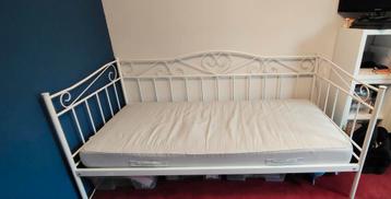 Één persoons bedframe inclusief matras - afbeelding 1