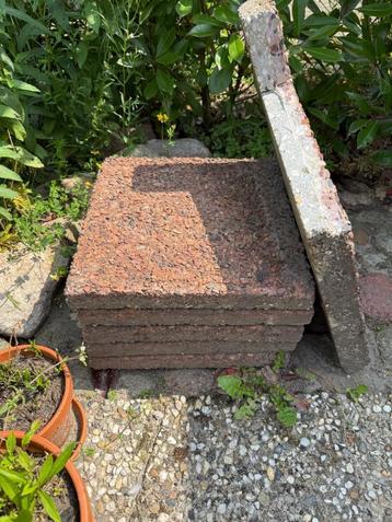 Grindtegels rood beschikbaar voor biedingen