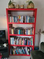 Boekenkast rood, Ophalen, Met plank(en), 100 tot 150 cm, Zo goed als nieuw
