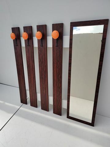 vintage kapstok beschikbaar voor biedingen