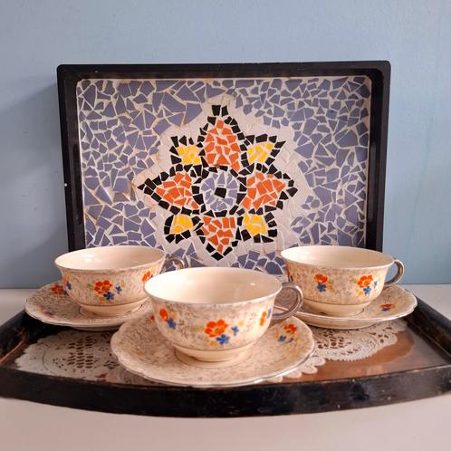 Geha Sphinx, 3 brocante thee kop en schotels, Antiek en Kunst, Antiek | Servies los, Ophalen of Verzenden