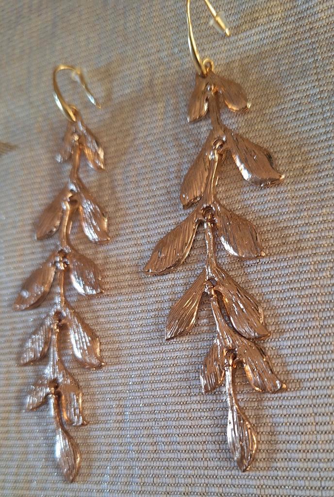 Mooie Lange Oorbellen - Bladvormig, Sieraden, Tassen en Uiterlijk, Oorbellen, Nieuw, Hangers, Overige materialen, Goud, Ophalen of Verzenden