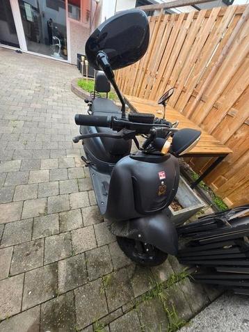 AGM Retro Scooter – met extra onderdelen – zachte prijs! beschikbaar voor biedingen