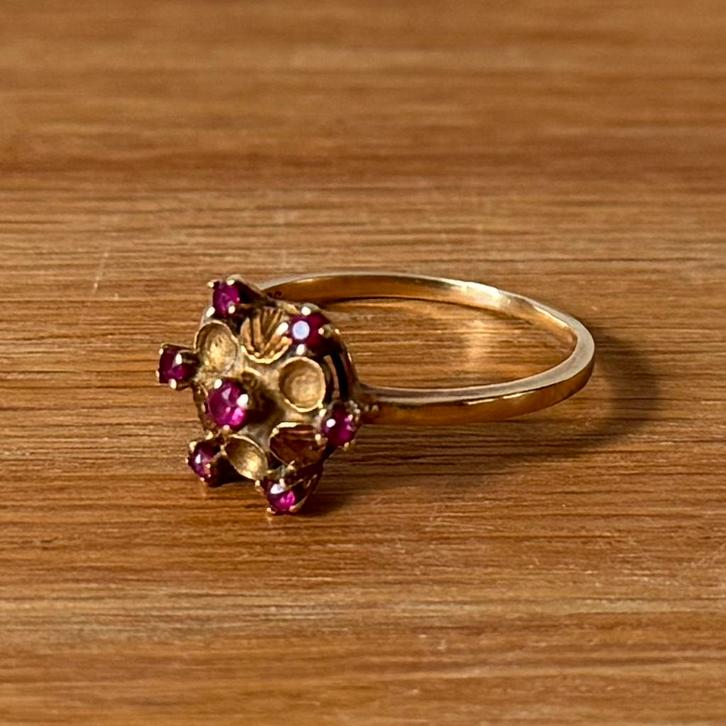 Antieke 14 Karaat Geelgouden Entourage Ring met Robijn Kroon, Sieraden, Tassen en Uiterlijk, Ringen, Zo goed als nieuw, Dame, Kleiner dan 17