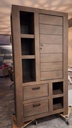 Henders en Hazel Kast, Ophalen, Gebruikt