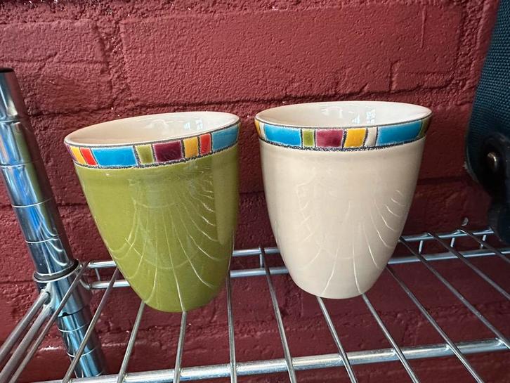 Set van twee fair trade bekers. De bekers zijn in, Huis en Inrichting, Keuken | Servies, Zo goed als nieuw, Kop(pen) en/of Schotel(s)
