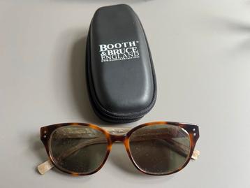 Zonnebril met aangepaste glazen beschikbaar voor biedingen