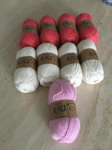 Nieuw 9 bollen wol beschikbaar voor biedingen