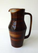 Keramiek kan met oor donkerbruin Ambacht Volendam 3190-k, Antiek en Kunst, Ophalen of Verzenden