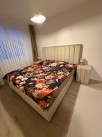 Mooie springbox bed met Nachtkastje + matras, Ophalen, Beige, Tweepersoons, Zo goed als nieuw