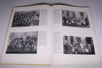 150 jaar openbaar onderwijs Vriescheloo [1834-1984], Boeken, Ophalen of Verzenden, 20e eeuw of later, Gelezen