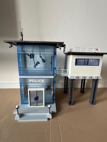 Politiebureau en wagen beschikbaar voor biedingen