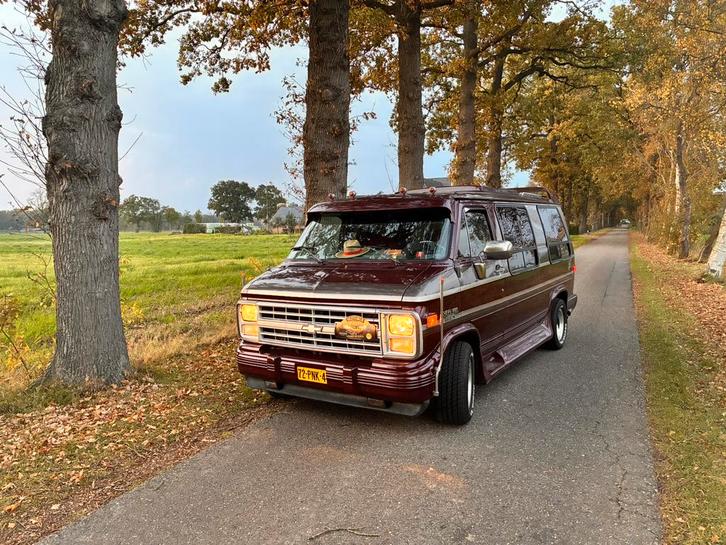 Chevrolet g20 lowtop camper, Auto's, Chevrolet, Particulier, Overige modellen, Diesel, Geïmporteerd, Rood, Stof, Achterwielaandrijving