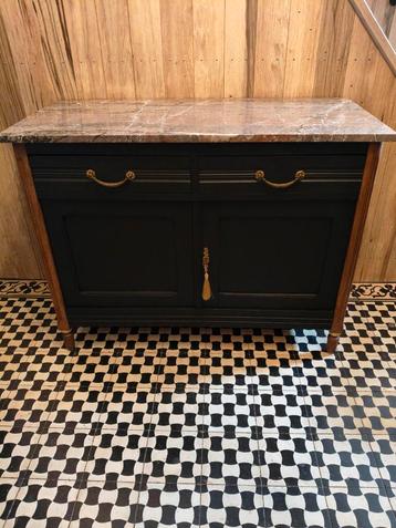 Antiek commode dressoir beschikbaar voor biedingen