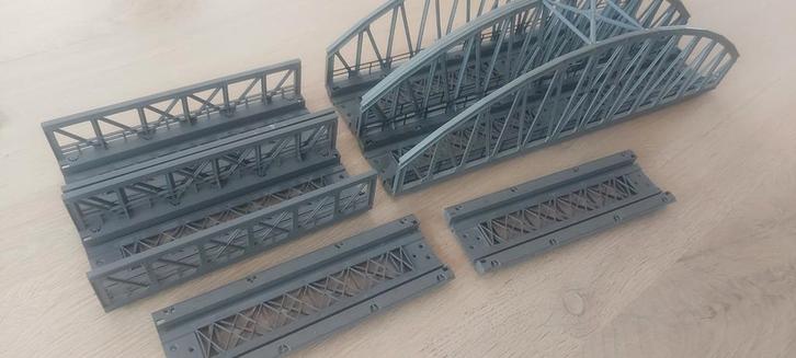 6 kunststof Märklin brugdelen 2 boog-, 2 vak- + nevenbruggen, Hobby en Vrije tijd, Modeltreinen | H0, Zo goed als nieuw, Wagon