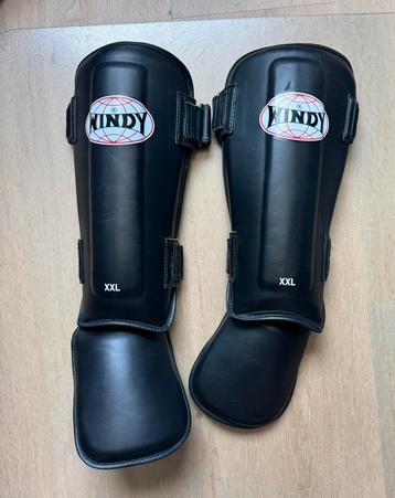Scheenbeschermers Windy voor kickboksen beschikbaar voor biedingen