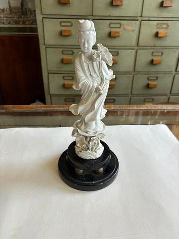 Porseleinen Guanyin beeld – Blanc de Chine stijl. beschikbaar voor biedingen