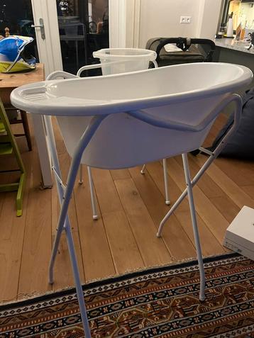 Baby badje en emmer op standaard(en) beschikbaar voor biedingen