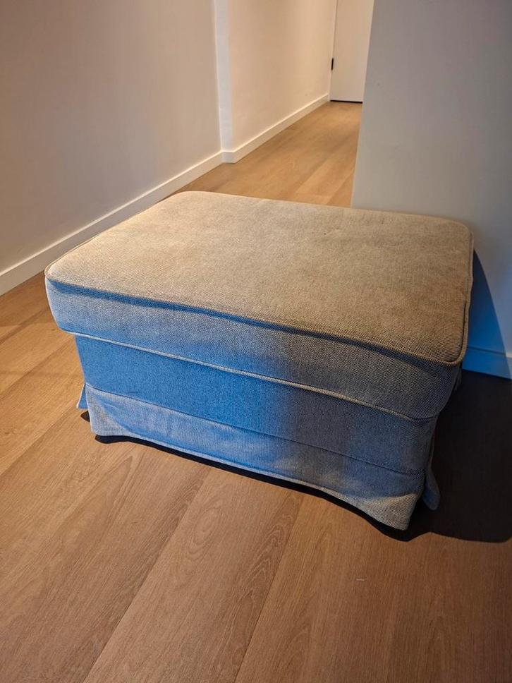 Ikea Ektorp Voetenbank / Hocker - Lichtgrijs, Huis en Inrichting, Banken | Voetenbanken en Poefen, Zo goed als nieuw, 75 tot 100 cm