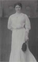 Antieke cabinet foto - 1908 - dame in witte jurk, Antiek en Kunst, Ophalen of Verzenden