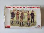 Miniart 35027 1/35 Sovjet Officieren Briefing, Ophalen of Verzenden
