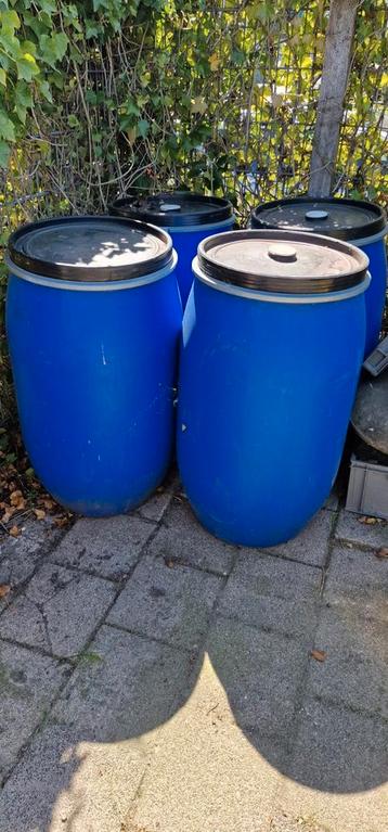 150L vaten met metalen band en Deksel 5st beschikbaar voor biedingen
