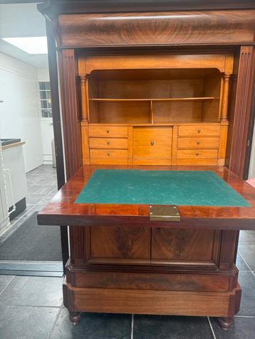 Antieke Houten Kast met Geheime Lades - 175cm Hoogte, 110cm  beschikbaar voor biedingen