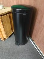 Mooie zwarte prullenbak met pedaal, Huis en Inrichting, Woonaccessoires | Prullenbakken, Ophalen, Gebruikt, Met pedaal, 50 tot 75 cm