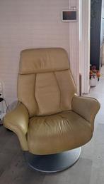 Skalma Relaxstoel/ draaifauteuil gratis af te halen, Huis en Inrichting, Ophalen, Gebruikt, Leer, 50 tot 75 cm