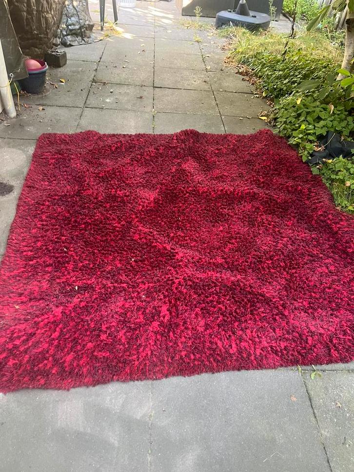Een rood handgeknoopt tapijt te koop, Huis en Inrichting, Stoffering | Tapijten en Kleden, Zo goed als nieuw, Ophalen of Verzenden
