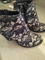 enkellaarzen met kanten opdruk, Zwart, Lage of Enkellaarzen, Ophalen of Verzenden, Zo goed als nieuw