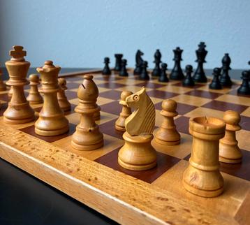 Ingelegd schaakbord (40) met Staunton schaakstukken K7 beschikbaar voor biedingen